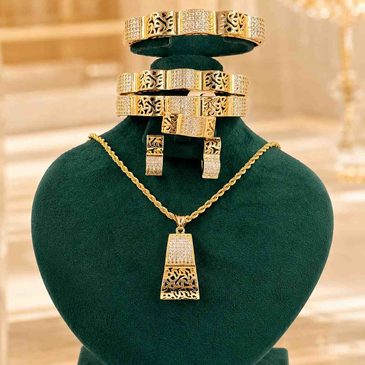 Parure de Bijoux Dorée de Luxe