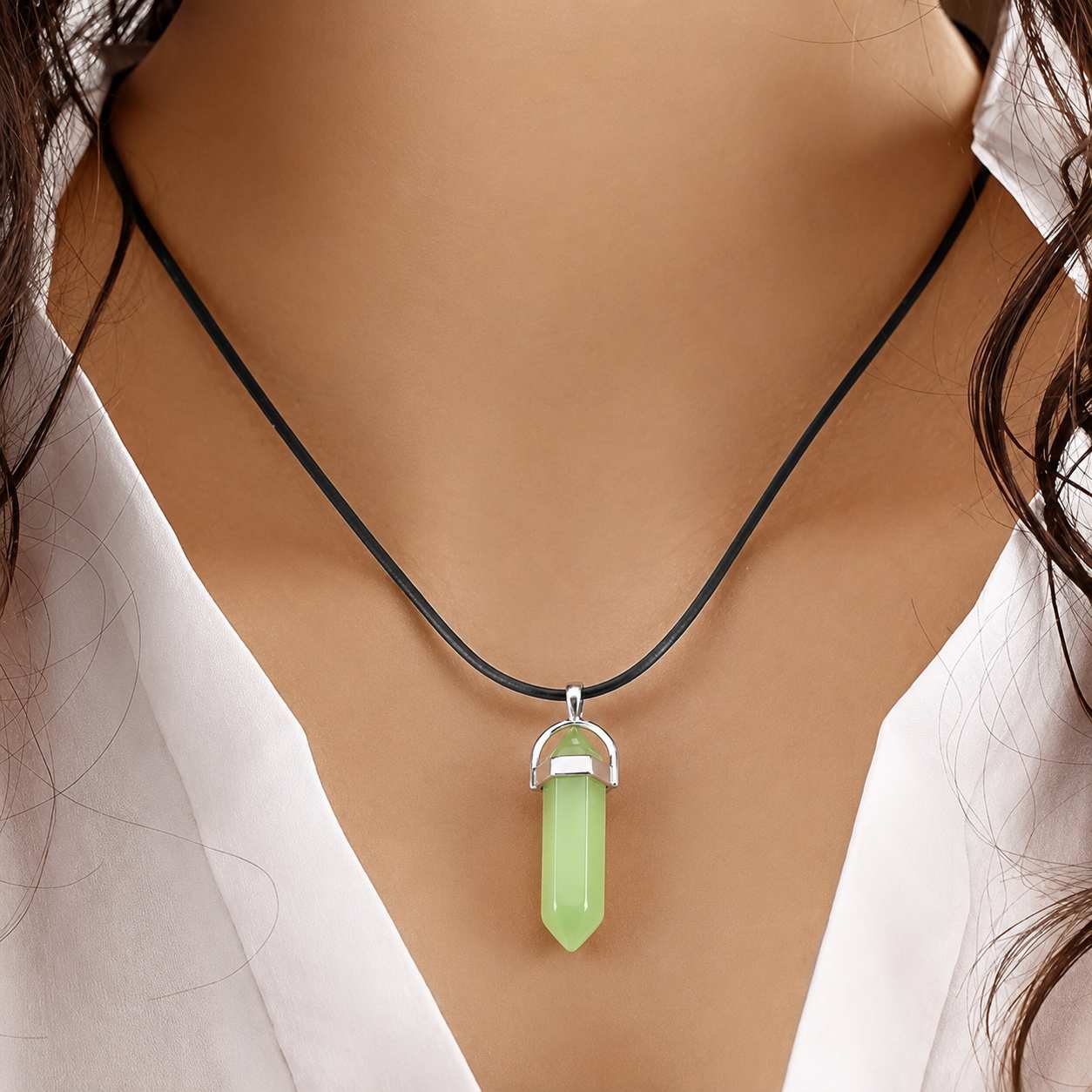 Collier Pendentif Pointe de Cristal
